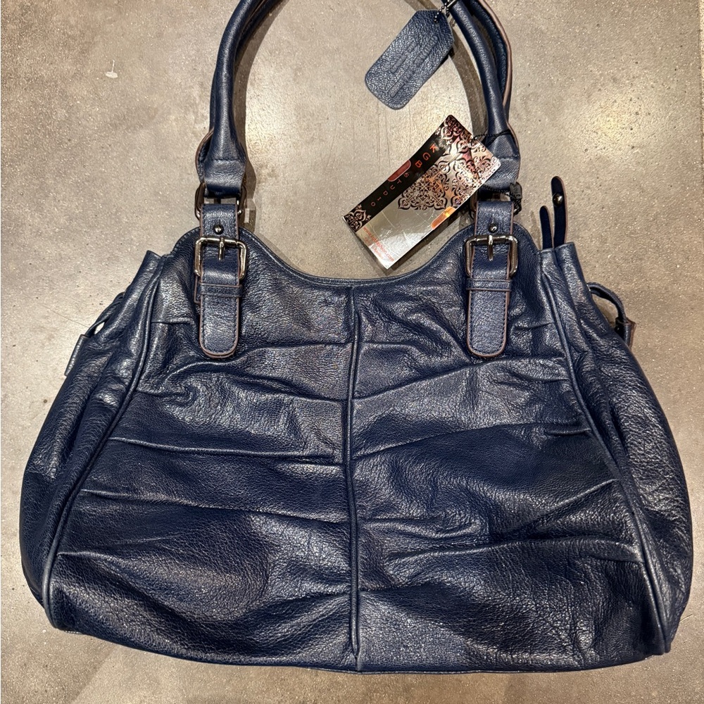 Elegant Blue Shoulder Bag with Textured Design